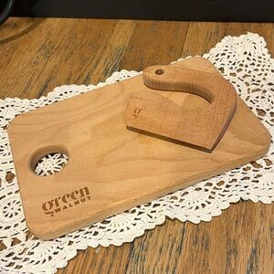 Wooden Cheese Board & Slicing Knife – Green Walnut